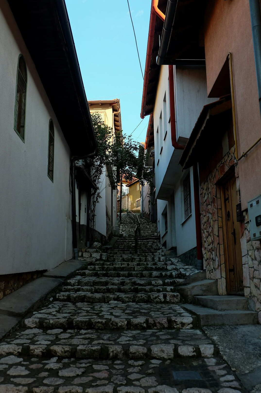 Narrow stairway street in a Chilean hillside neighborhood